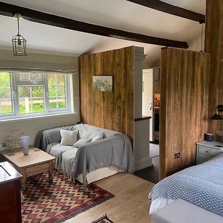 Couples Getaway, With Mountain Views/Dog Friendly Villa Крикоуел Екстериор снимка